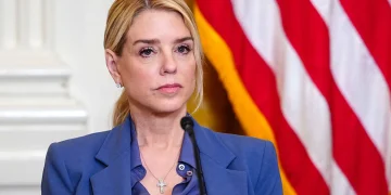 ترامب يقيل بام بوندي ويعين تود بلانش قائماً بأعمال وزير العدل