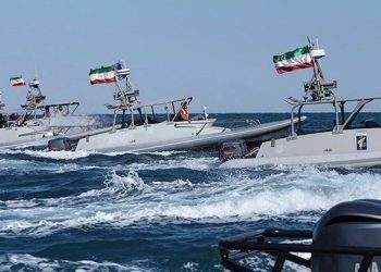 الحرس الثوري يفرض «نظاماً جديداً» في مضيق هرمز ويقيد حركة السفن