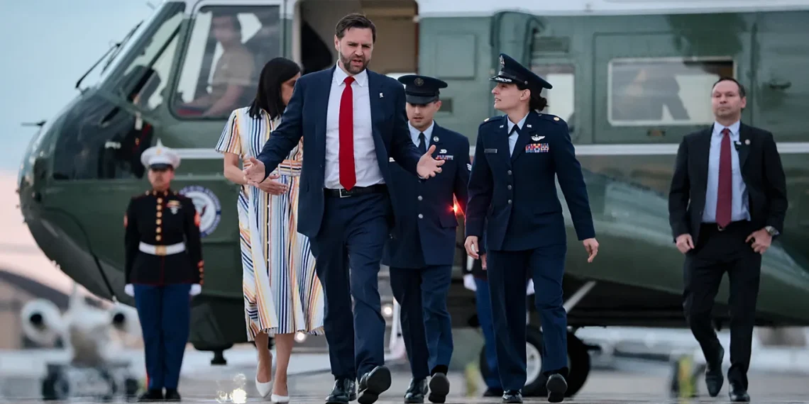 نائب الرئيس الأمريكي يصل إلى بودابست دعماً لأوربان قبل انتخابات حاسمة