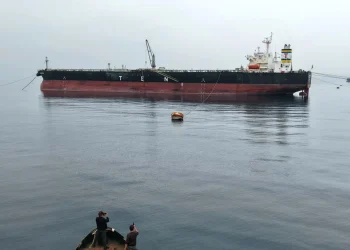 ارتفاع أسعار النفط مع استمرار إغلاق مضيق هرمز وتصاعد التوتر البحري