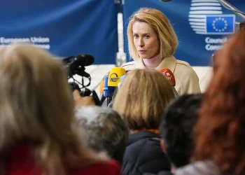 ترامب يمدد وقف إطلاق النار مع إيران إلى أجل غير محدد مع استمرار الحصار