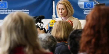 ترامب يمدد وقف إطلاق النار مع إيران إلى أجل غير محدد مع استمرار الحصار