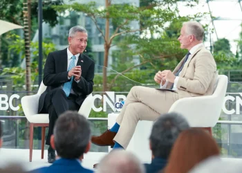 سنغافورة تحذر من أن مضيق هرمز قد يكون “بروفة” لصراع أميركي-صيني