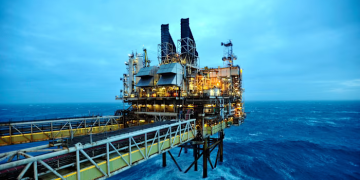 لقاء فانس وقاليباف في إسلام آباد قد يشكل لحظة تاريخية بين واشنطن وطهران