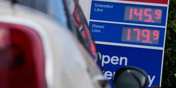 التضخم في بريطانيا يرتفع إلى 3.3% مع زيادة أسعار الطاقة بسبب الحرب في إيران