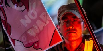 احتجاجات في طوكيو ضد قرار تخفيف قيود تصدير السلاح