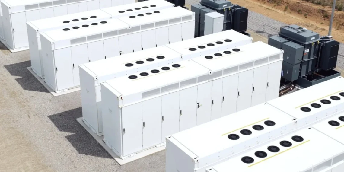 اختراق صيني في بطاريات الحديد قد يخفض تكلفة تخزين الطاقة المتجددة