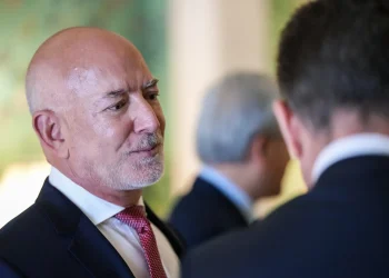 جيف بيزوس يدعو لإلغاء ضرائب الدخل على الأمريكيين ذوي الدخل المنخفض