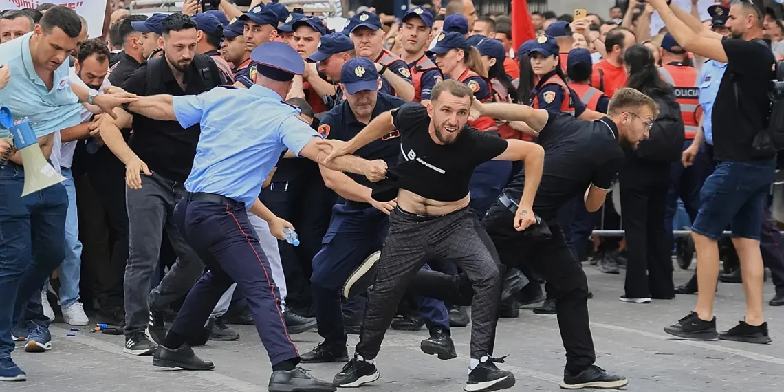 احتجاجات في ألبانيا ضد مشروع سياحي ضخم مرتبط بجاريد كوشنر