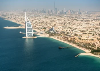 الإمارات تنفي تقارير الإفراج عن أموال إيرانية مجمدة وتصفها بأنها «عارية عن الصحة»