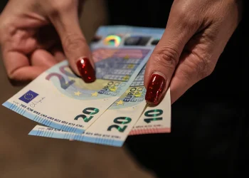 فجوة الأجور في أوروبا: العامل في لوكسمبورغ يتقاضى أكثر من أربعة أضعاف نظيره في المجر