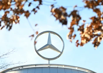 تبادل الضربات بين الولايات المتحدة وإيران يهدد بانهيار الهدنة الهشة في الشرق الأوسط