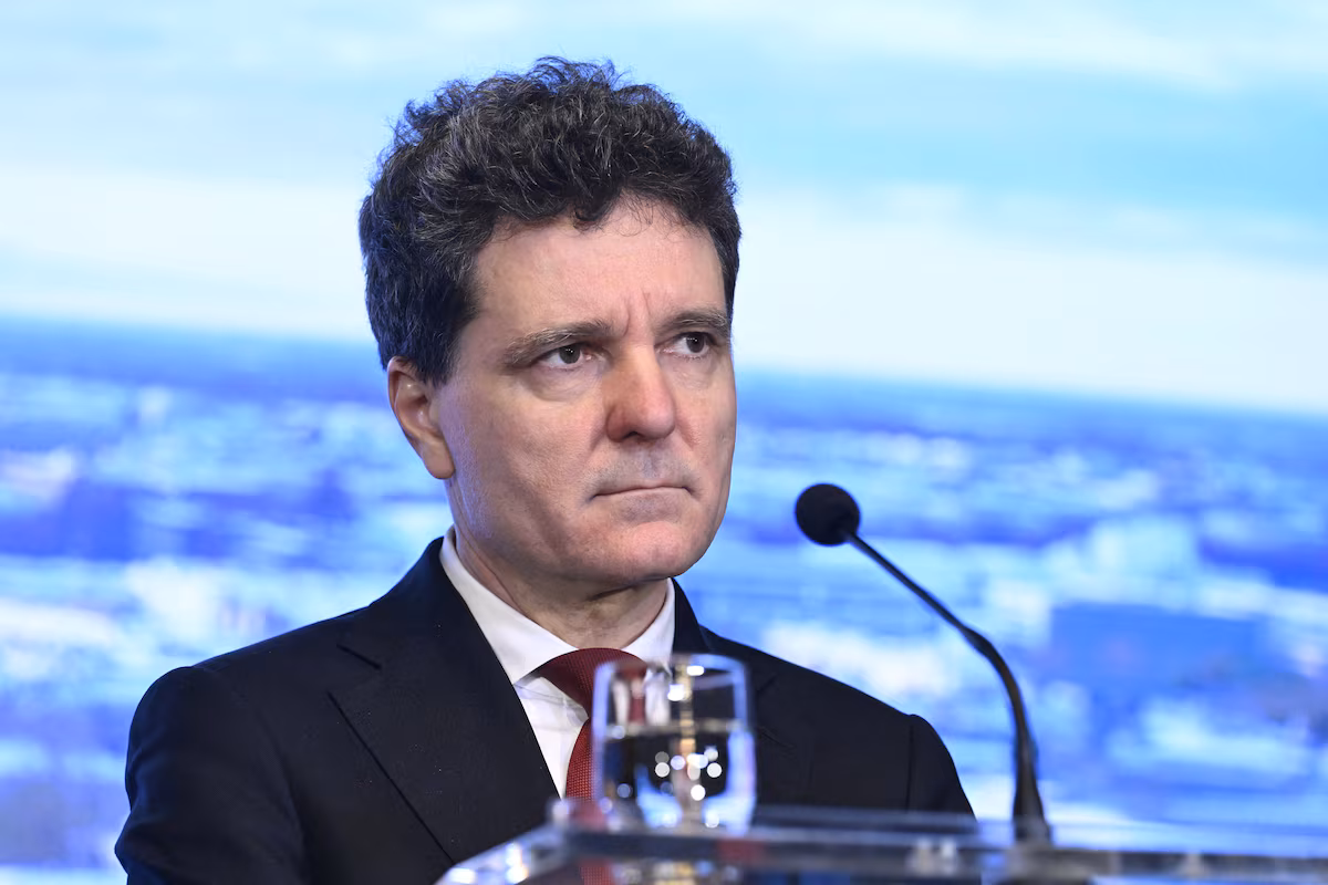 رومانيا تكلف أدريان فيستيا بتشكيل الحكومة بعد انسحاب يوجين توماك