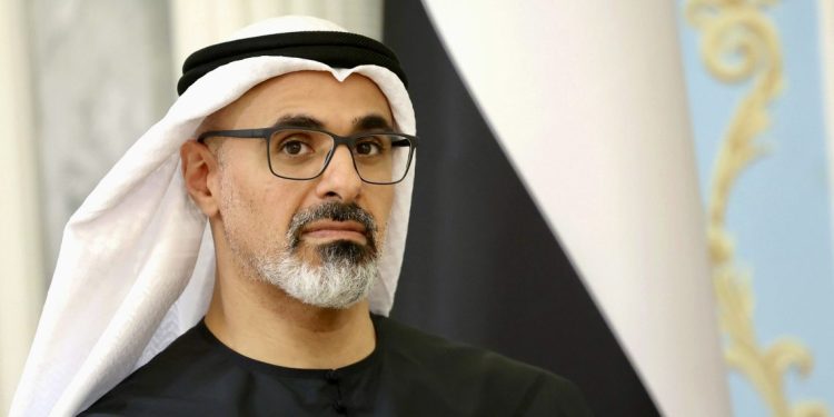 خالد بن محمد يرسخ موقعه وريثاً للسلطة في الإمارات وسط إعادة تشكيل هرم الحكم