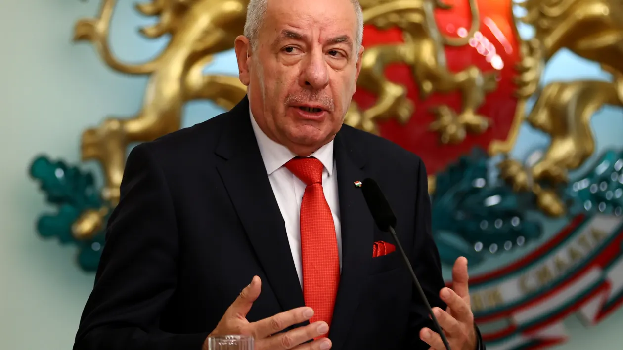 رئيس المجر يوقّع تعديلاً دستورياً ينهي ولايته
