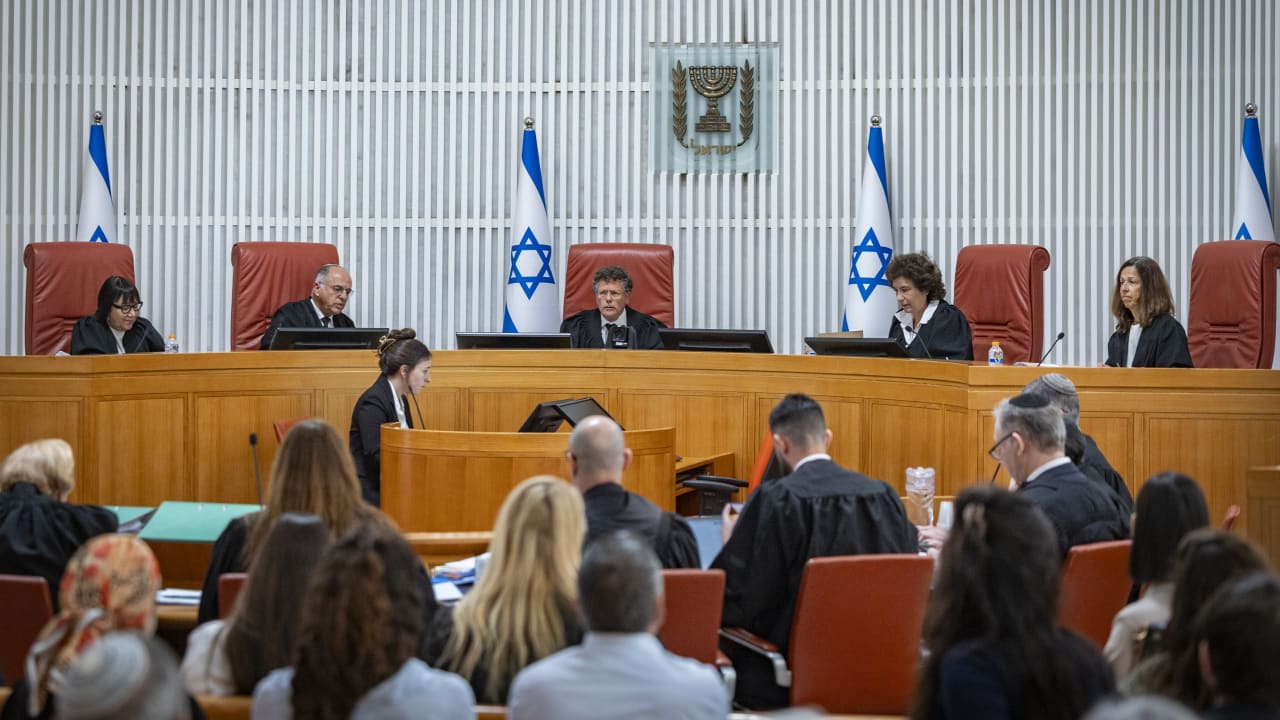 المحكمة العليا الإسرائيلية تحذر الحكومة من تجاهل أحكام القضاء