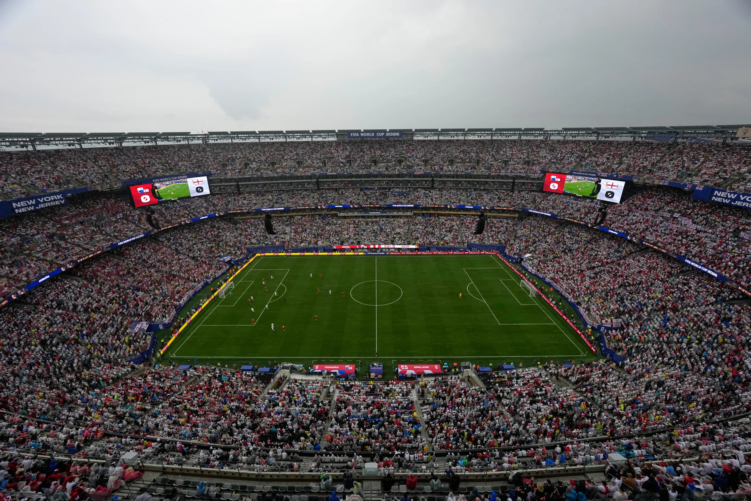 «فيفا» تعرض عشب ملعب نهائي كأس العالم للبيع مقابل 450 دولاراً للقطعة