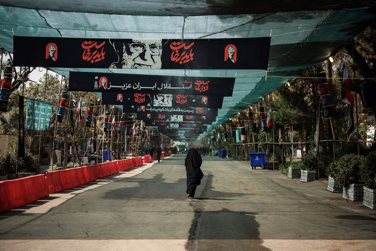 إيران تشيع علي خامنئي في مراسم تمتد أسبوعاً وسط إجراءات أمنية مشددة