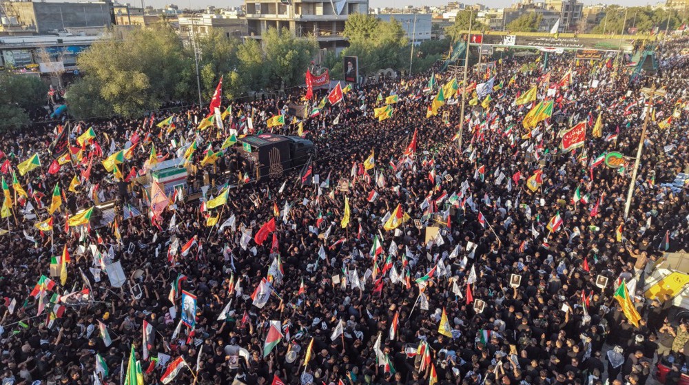 مراسم تشييع خامنئي تنتقل إلى النجف وكربلاء وسط حشود عراقية كبيرة