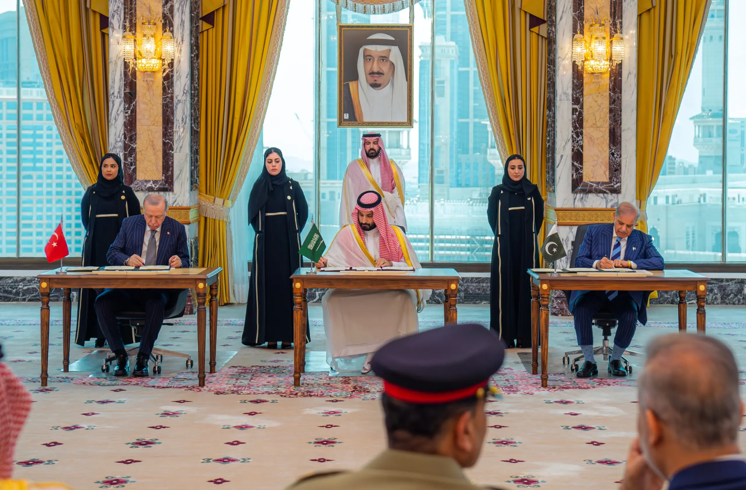 السعودية وتركيا وباكستان توقع اتفاق دفاع مشترك في مكة