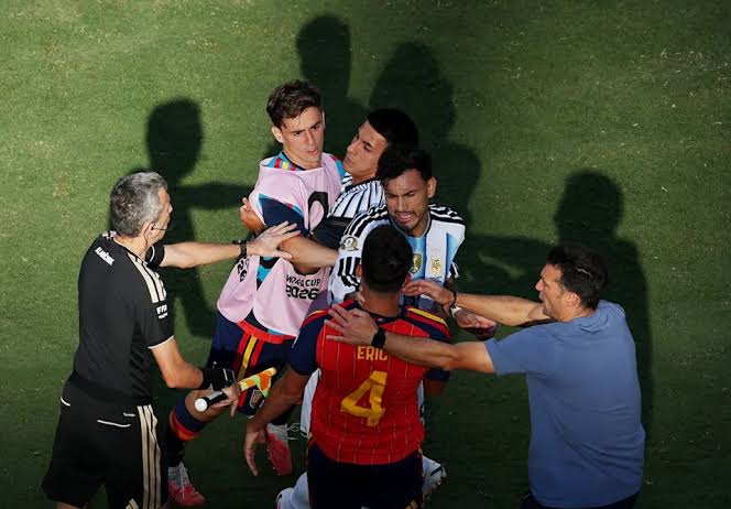 «فيفا» يوقف باريديس 10 مباريات بعد أحداث نهائي كأس العالم