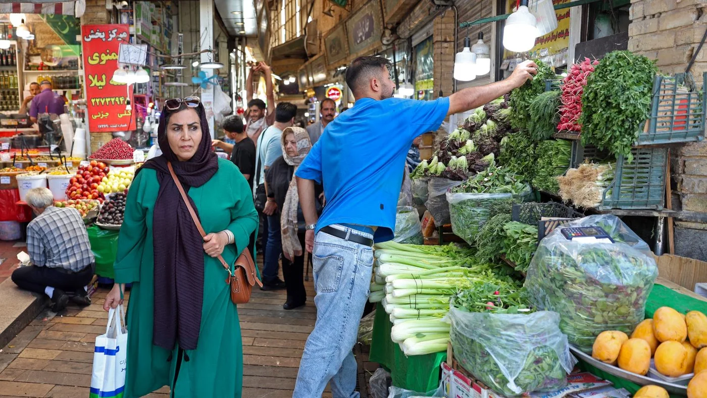 إيران تحول 7.5 مليار دولار من عائدات النفط إلى البنك المركزي