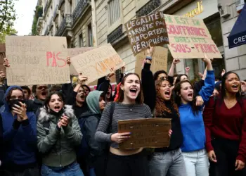 احتجاجات الطلاب في فرنسا تكشف اتساع الفجوة التعليمية بين الضواحي الفقيرة والمناطق الثرية